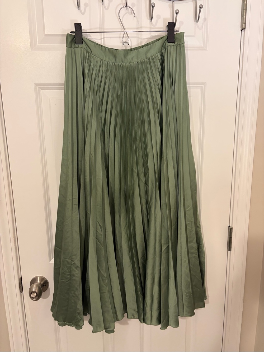 Abercrombie & Fitch Pleated Satin Maxi Skirt in Sage Green - Medium - Picture 2 of 4